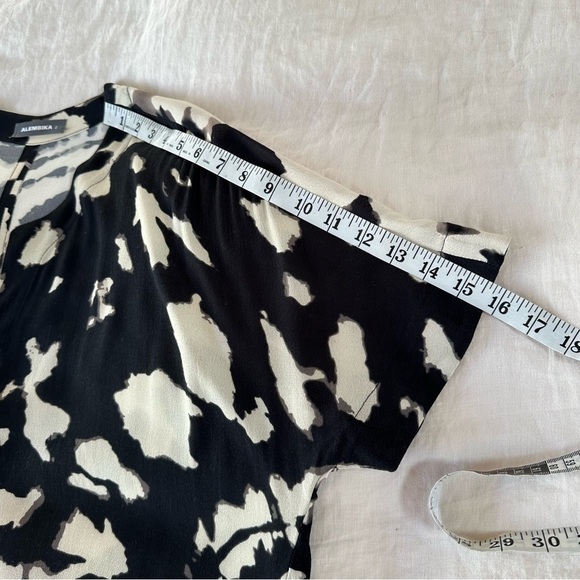 ❌SOLD❌ Alembika Dress - Picture 9 of 10